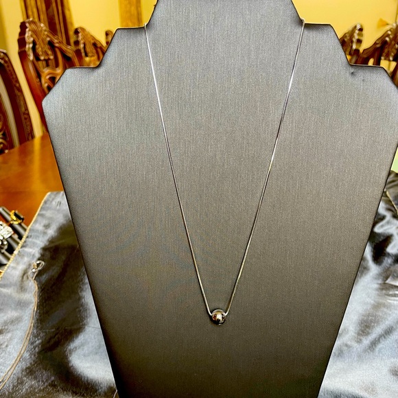 Round Pendant Necklace Jewelry with Rinestone - Picture 3 of 8